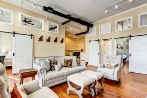 Stunning riverfront condo on Historic Factors Walk - Image 2