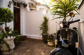 Off-Grid | Charming Village Cottage | Entire House - Image 4
