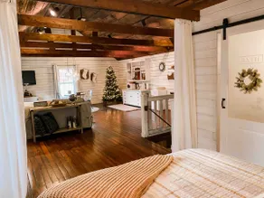 “The Loft” Guest House w/wifi workspace, gym etc - Image 2
