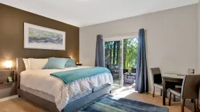 Willow Suite - Lakeside Retreat - Image 3