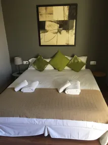 FLAT FIRA Bcn. 4 bedrooms, 8 people. - Image 4
