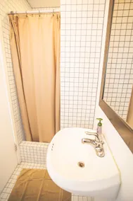 6 bedroom, 6 bathroom house in quiet neighborhood - Image 5