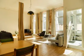 Miniloft with old-building charm in Kreuzberg - Image 4