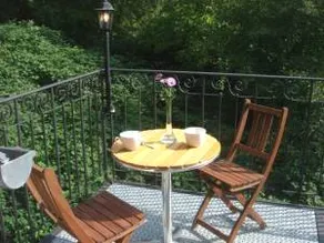Villa by the palace gardens with balcony - Image 2