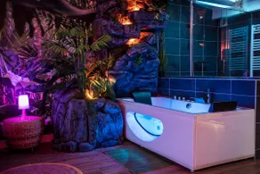 JUNGLE ♥︎ Secret Suite ♥︎ HOT TUB ♥︎ - Image 3