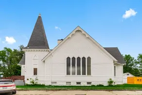 Beautiful Church + Downtown Ottawa + Bike Trails - Image 2
