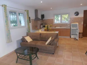 Apartment under the pine trees in the heart of the Alpilles - Image 2