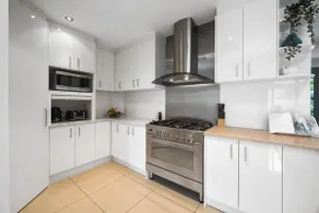 4 Bed Townhouse 200m to the Beach - Image 5