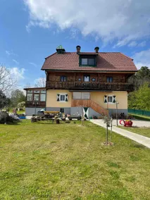 Quaint farmhouse overlooking Graz - Image 2