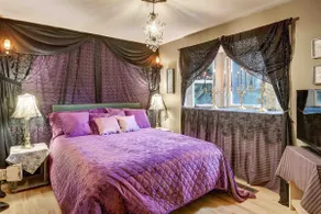Beautiful Themed 1 or 2 bedroom Home with AC - Image 2
