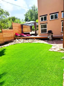 Downtown home. 2 Full Baths*Deck*Yard*Fire pit - Image 4