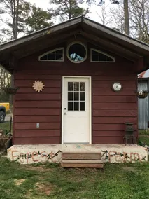 The Guesthouse & Black Bear's Brown Cabin - Image 3