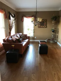 Private and modern family style home on 1 acre lot - Image 5