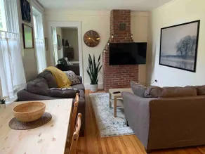 Cheerful 3BR w/ Hot Tub,Sauna,AC & Gourmet Kitchen - Image 2