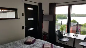 Guest house with lake view in Kaxholmen - Image 5