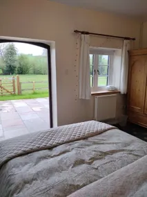 Spacious comfy and cosy ground floor private home. - Image 2