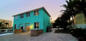 Waterfront Beach House right on the sandy beach! - Image 2