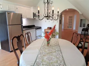 Bayside Victorian in historic, sea captains' town - Image 3