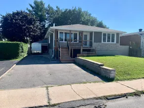 Retro Retreat Near Downtown Ottawa - Image 5