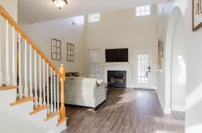 Gorgeous Executive Home on Pond *5 beds* - Image 3