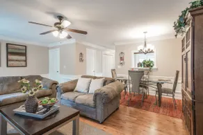 *Couples or Work Haven* Cozy | Stores/Food nearby! - Image 2