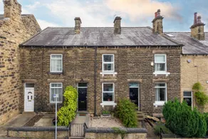 Horbury town, walkable to all amenities. - Image 3