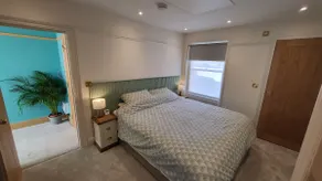 Sunset Point Apts - North Shore Suite - Image 3