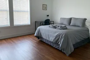 Elegant & Spacious in Prime Location - Image 4