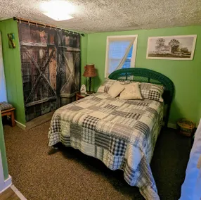 Dee's Country Cabin - Image 4