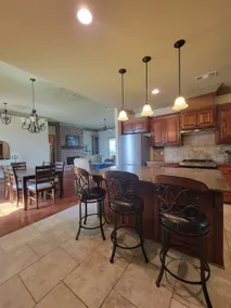 Peaceful lakefront home near LSU - Image 5