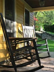 Blacksmith House - Charming Historic Getaway - Image 4