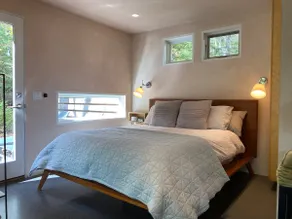 Lamoine Modern Guest House - Image 3