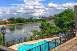 Downtown Condo w/ Pool. Walk to Broadway! - Image 3