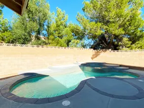 Elegant 5 Bed Home with Cozy Pool! - Image 2