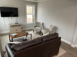 Downtown Loft (1,800 sq ft)- 6 blocks to beach🏖 - Image 5