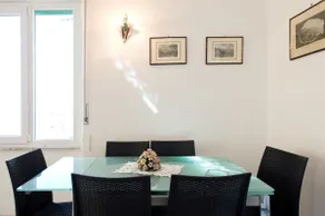 Elegant and very central apartment in a villa - Image 5