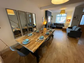 Perfect pad for exploring Cardiff! Sleeps upto 8 - Image 2