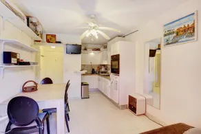 Air-conditioned 2 bedroom apartment 3 minutes from the beaches and small port - Image 4