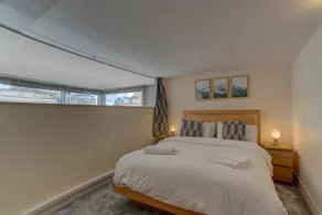 1 Bed NQ Penthouse | Panoramic Views - Image 3