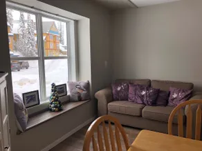 Private Suite on the Knoll - pet friendly, hot tub - Image 4