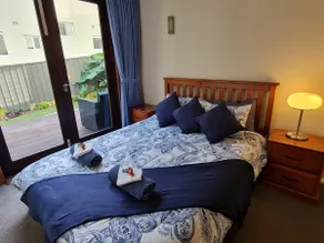 Tranquility in town, 2 bedroom unit, bush aspect - Image 3