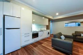 Aloha Central Luxury Apartment 3 - Image 4