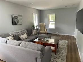 Private House|Large Yard|Within 1 Mile To Downtown - Image 3