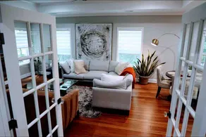 Large and Luxurious Basement Apartment. - Image 2