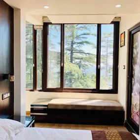GRAND LUXURY HOME-Great Location & Fully Sanitized - Image 3
