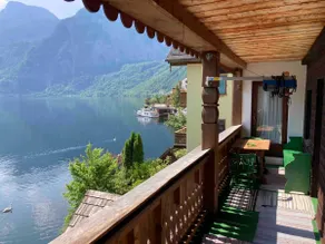Apartment with balcony and private garden by the lake - Image 2