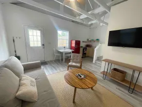 1 Bedroom apt, just 100ft to the Beach! - Image 2