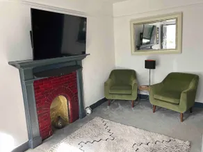 Central townhouse. Great location with parking - Image 4