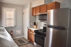 4 QUEEN Beds.10 min to Downtown. Stylish - Image 2