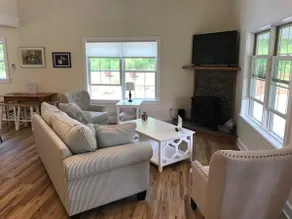 Oaks Creek Guest Cottage - Image 3